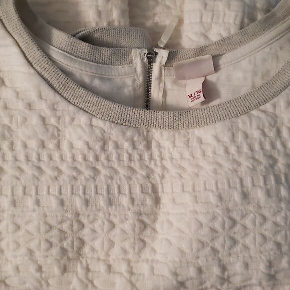 White sweater style top with grey sleeves & coller - Picture 10 of 10